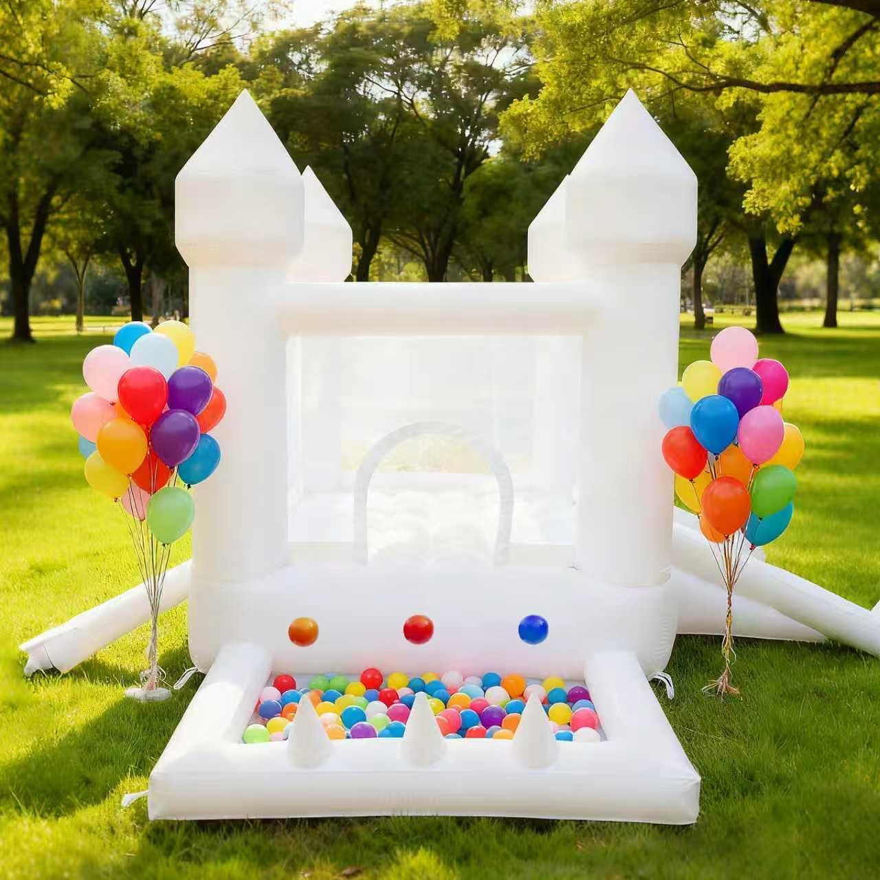 Biały dmuchany zamek do skakan – Kids Outdoor House recenzja i cena